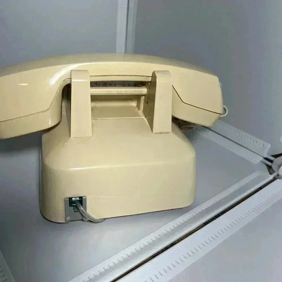 Vintage AT&T 100 Beige Push Button Desk Telephone Untested - Picture 4 of 8